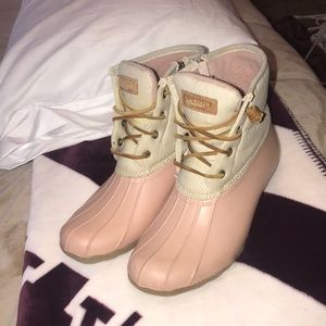 BRAND NEW SPERRY DUCK BOOTS